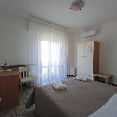 Beeliving Room&Breakfast (Adults Only) Riccione Esterno foto