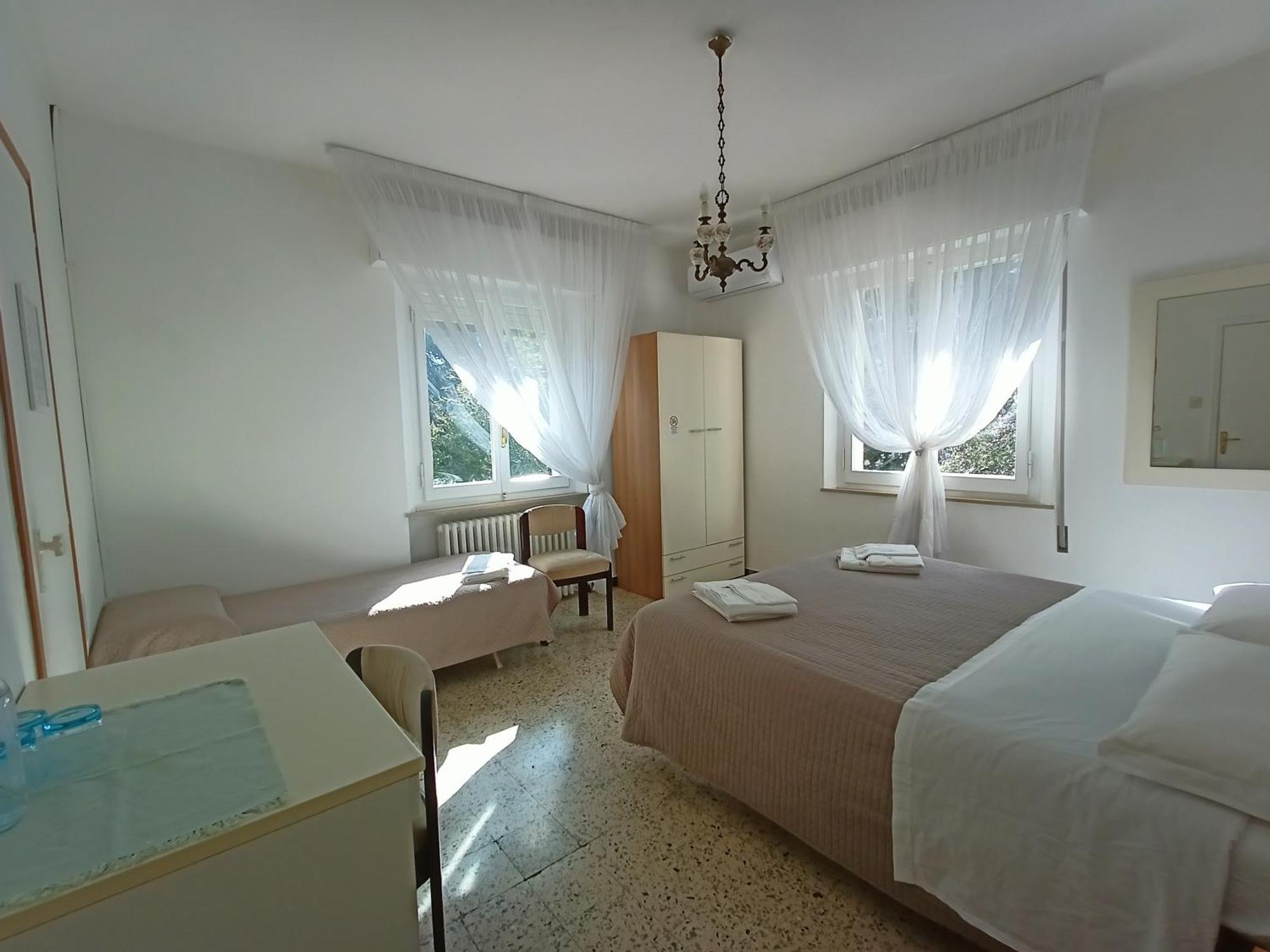 Beeliving Room&Breakfast (Adults Only) Riccione Esterno foto