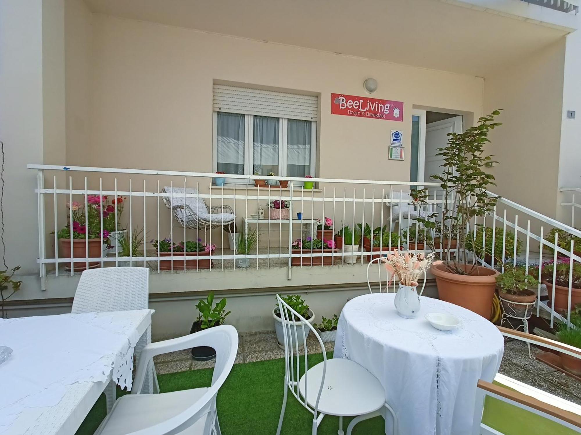 Beeliving Room&Breakfast (Adults Only) Riccione Esterno foto