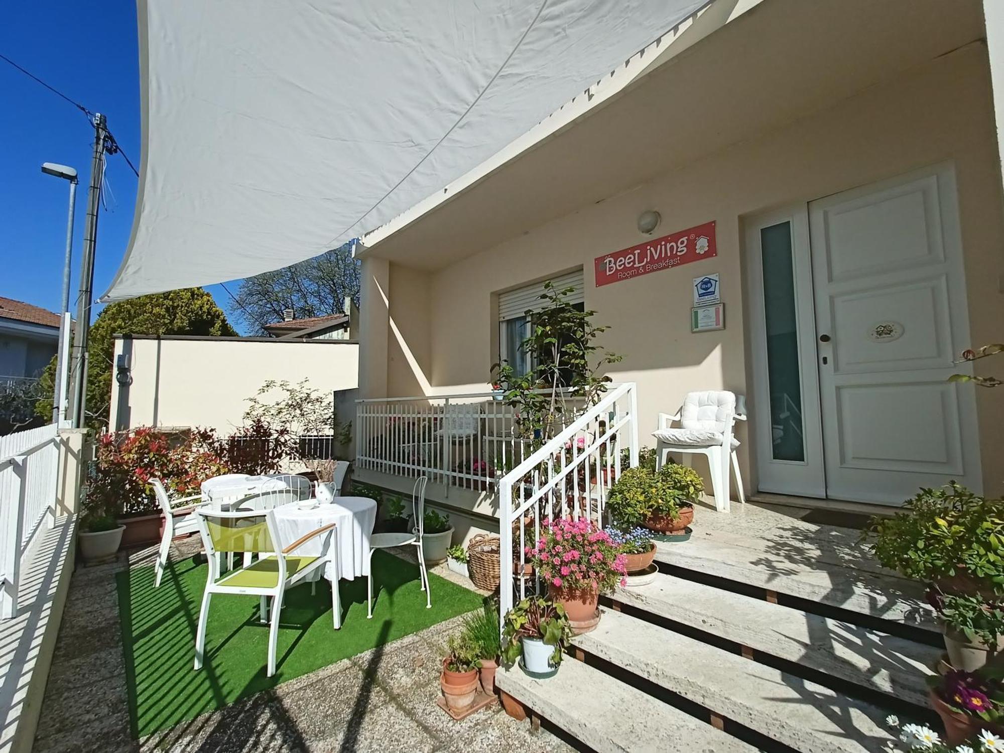 Beeliving Room&Breakfast (Adults Only) Riccione Esterno foto