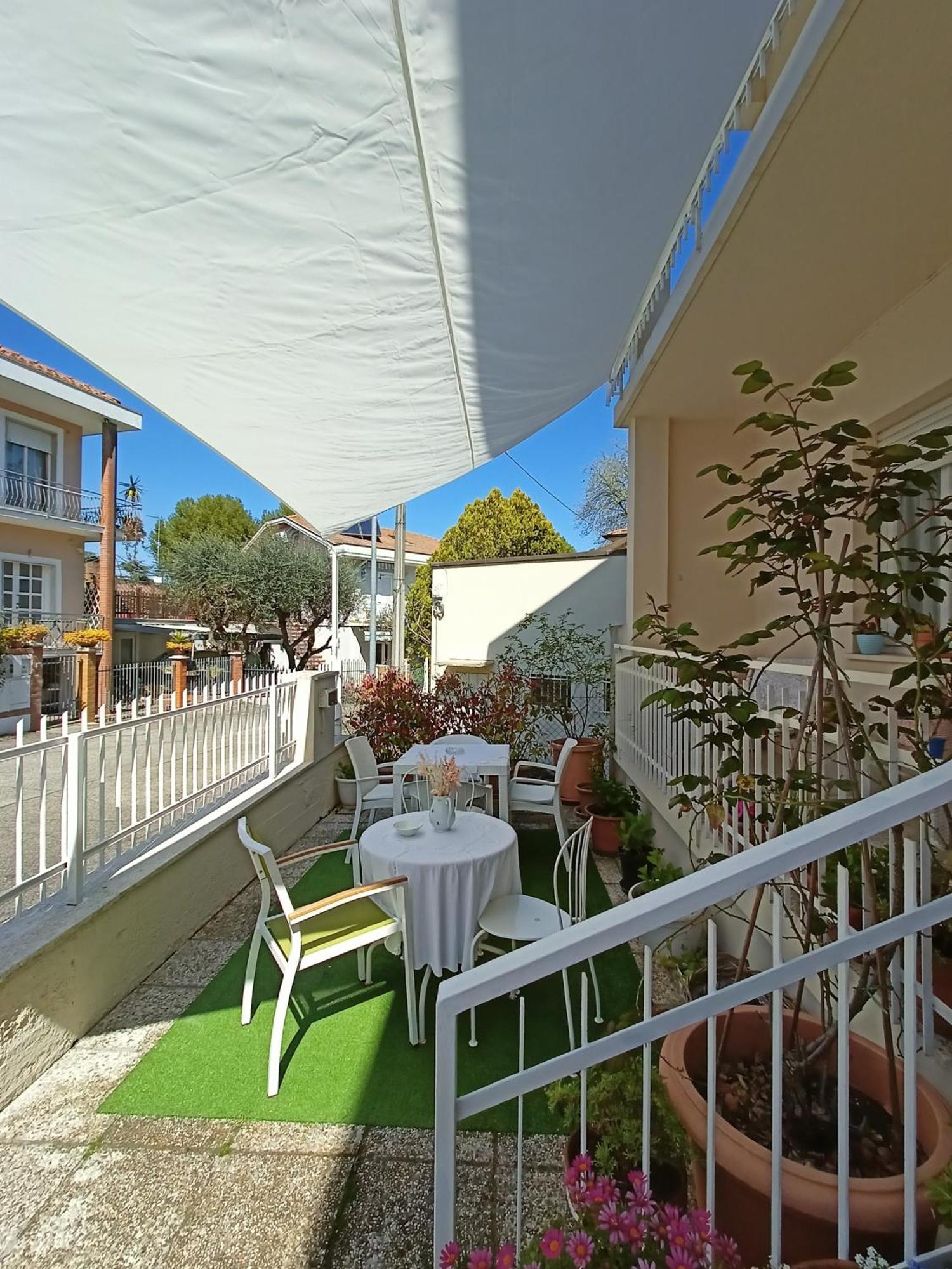 Beeliving Room&Breakfast (Adults Only) Riccione Esterno foto