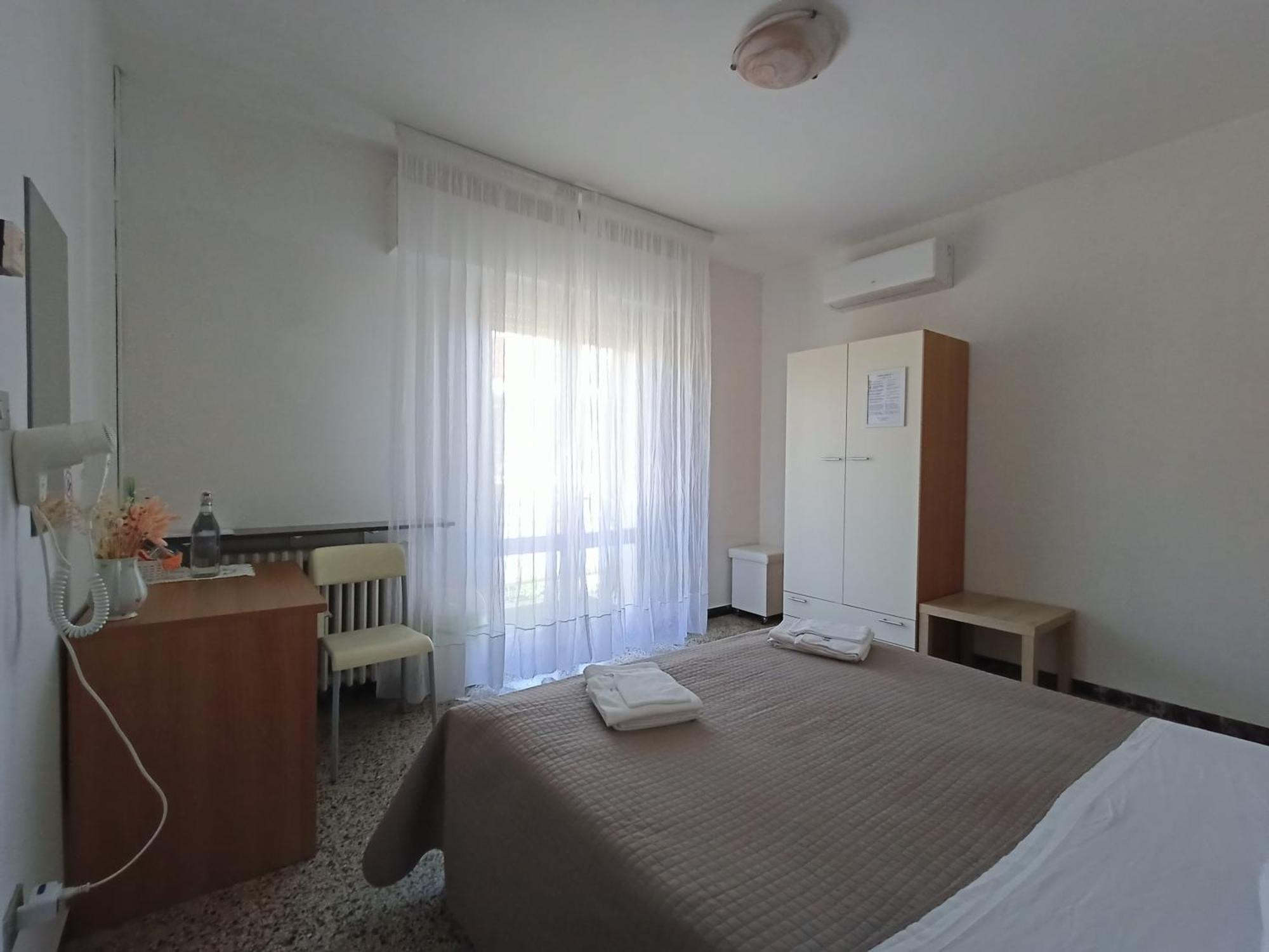 Beeliving Room&Breakfast (Adults Only) Riccione Esterno foto