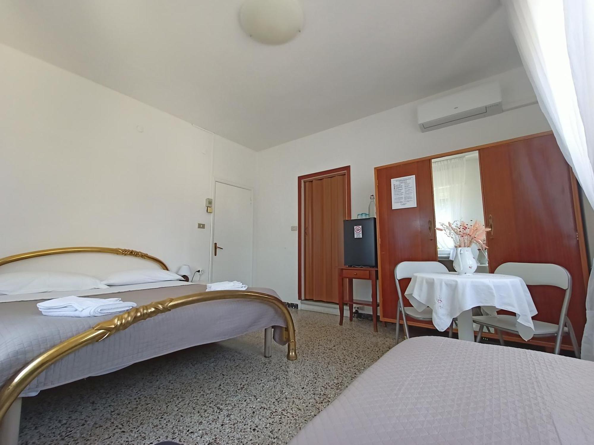 Beeliving Room&Breakfast (Adults Only) Riccione Esterno foto