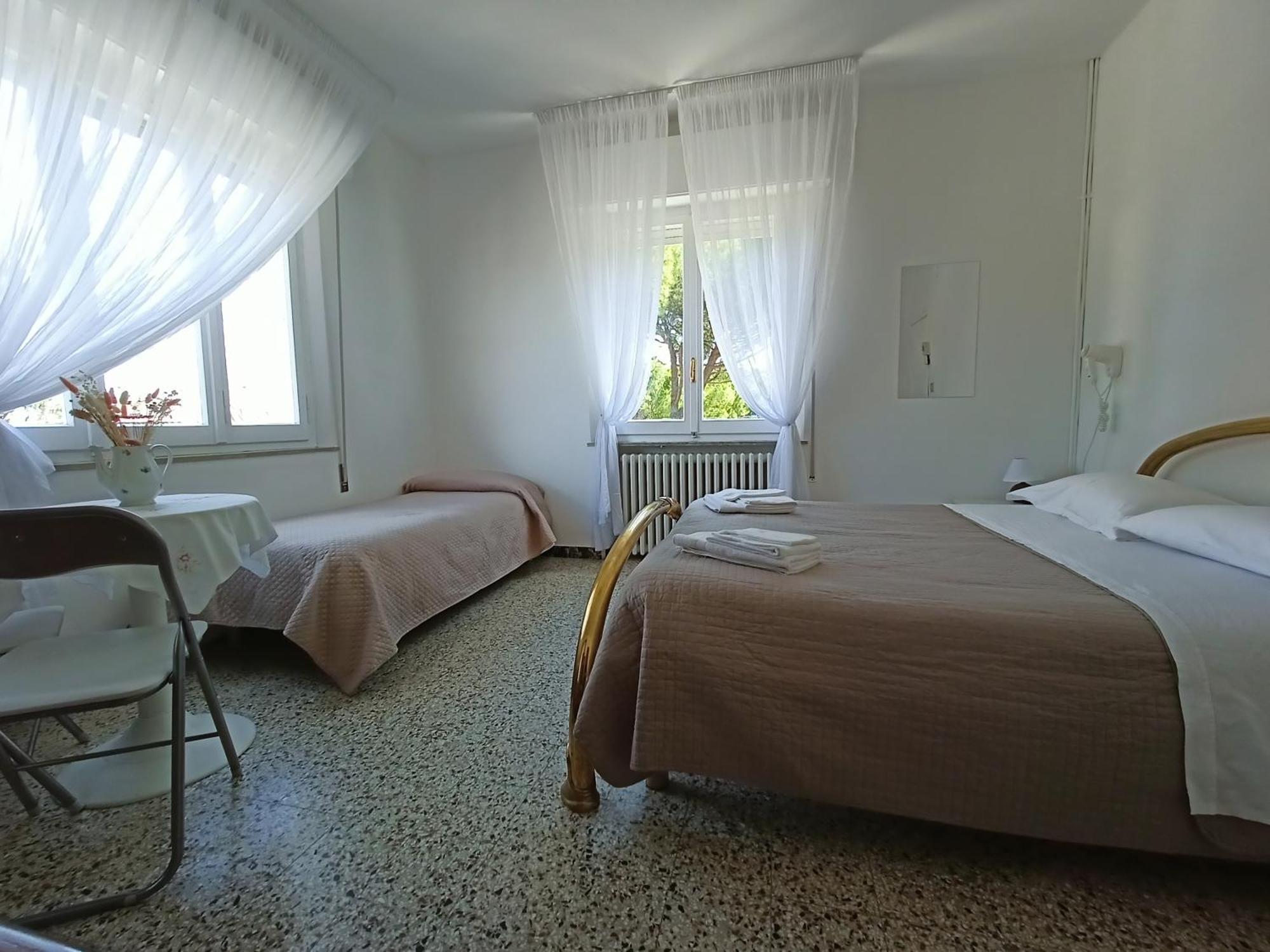 Beeliving Room&Breakfast (Adults Only) Riccione Esterno foto