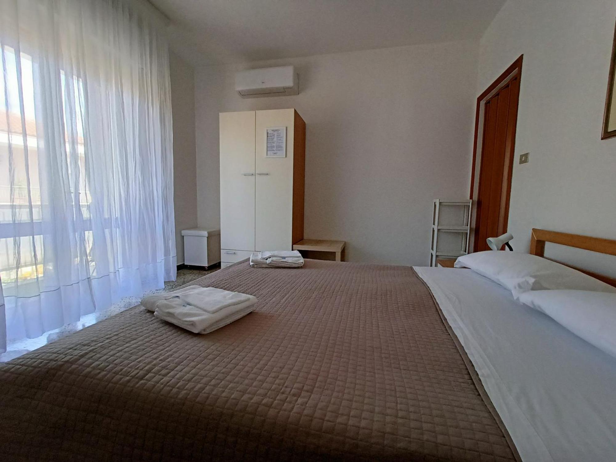 Beeliving Room&Breakfast (Adults Only) Riccione Esterno foto