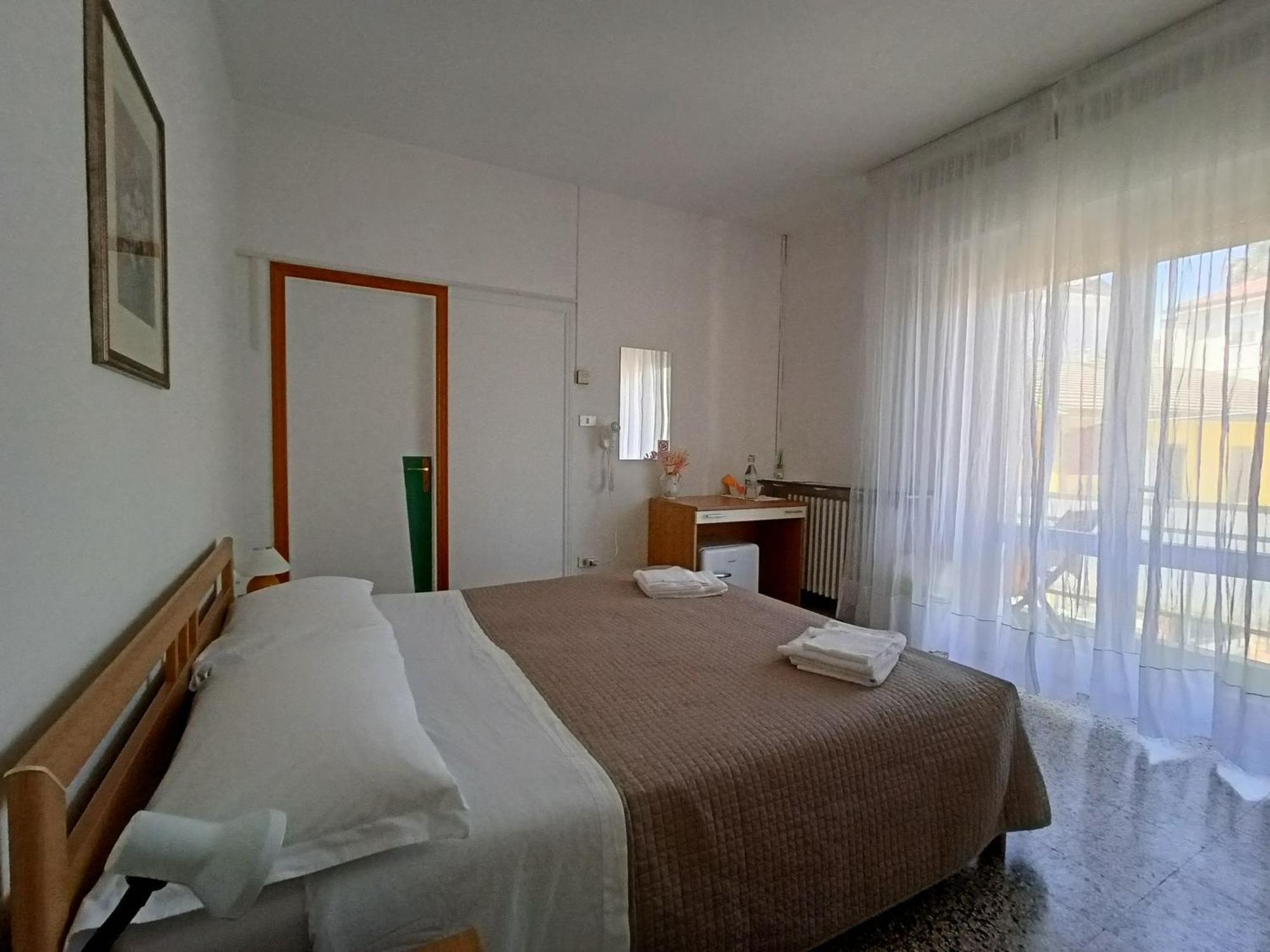 Beeliving Room&Breakfast (Adults Only) Riccione Esterno foto